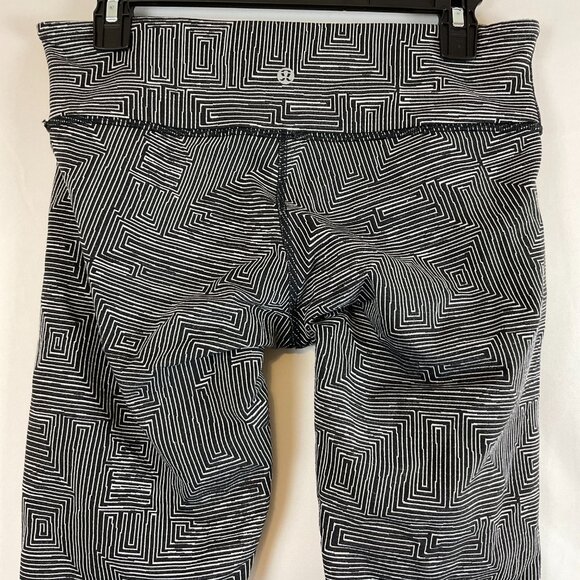 Lululemon Wunder Under Leggings 8 Black White Square Print Cropped - Picture 6 of 10
